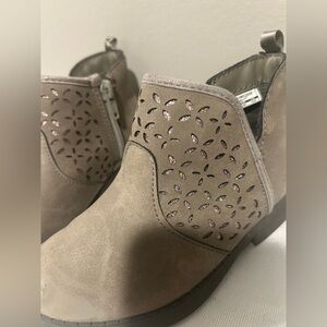 OshKosh B'gosh Taupe Dress Shoes with Cut-Outs